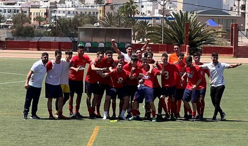 El equipo teldense festeja el triunfo el pasado domingo/TA.